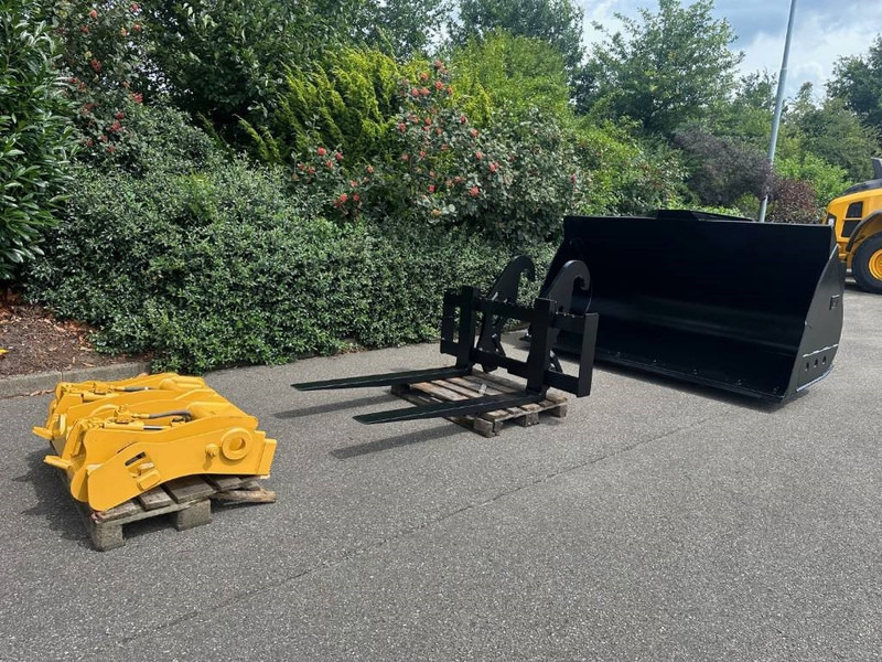 Cat 938M Fusion coupler, Bucket, Forks - Сцепное устройство для Строительной техники: фото 2 Cat 938M Fusion coupler, Bucket, Forks - Сцепное устройство для Строительной техники: фото 2