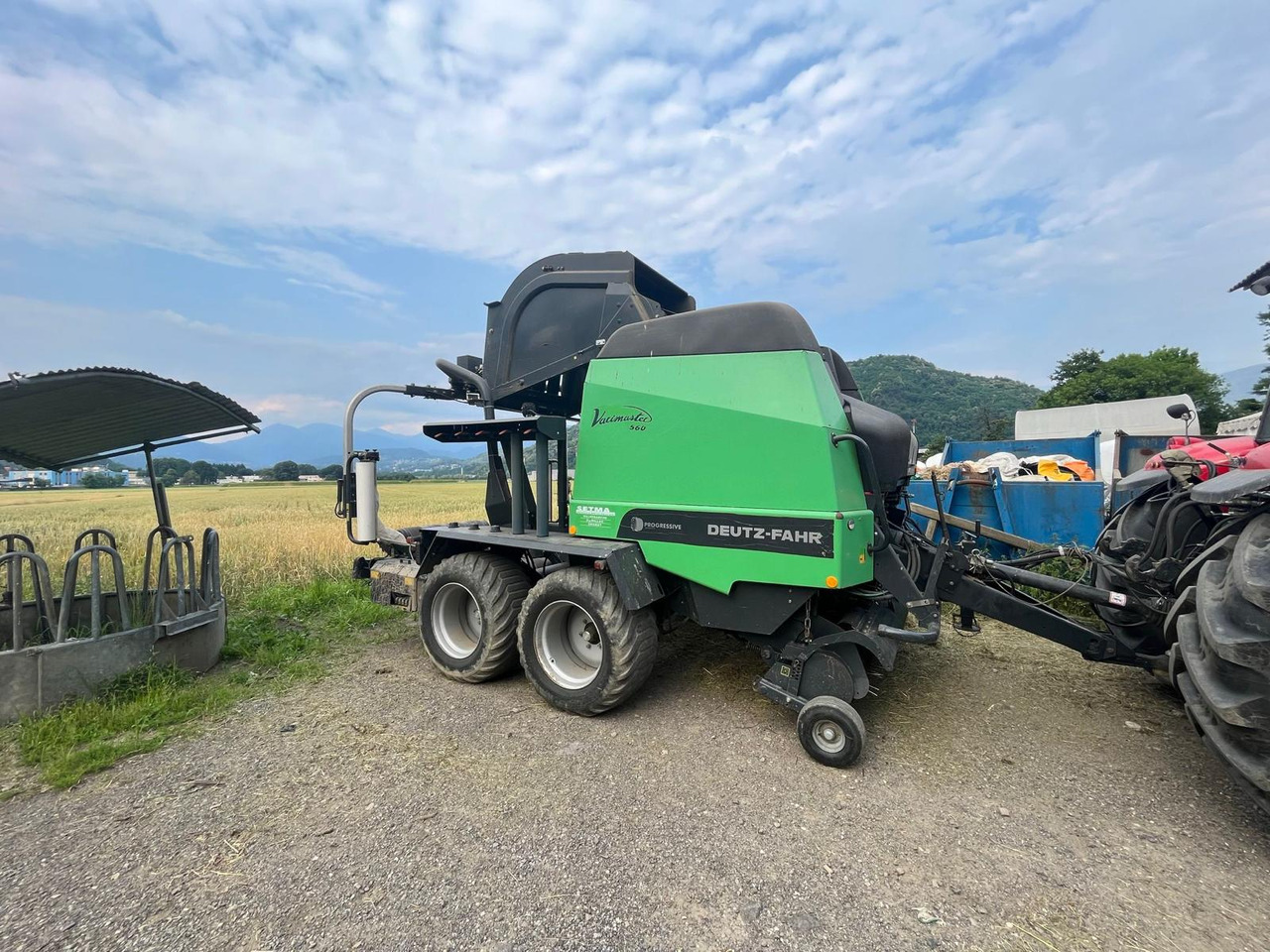 Deutz-Fahr Varimaster 560 - Пресс-подборщик рулонный: фото 1 Deutz-Fahr Varimaster 560 - Пресс-подборщик рулонный: фото 1