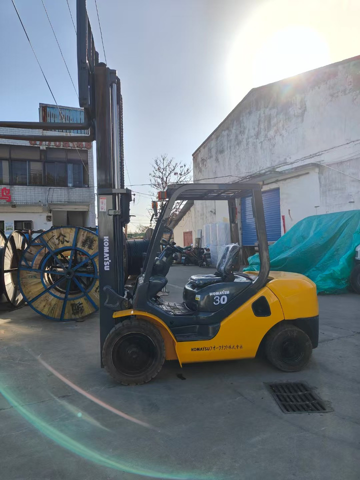 KOMATSU FD30T japan brand used 3 ton forklift Komatsu diesel forklift - Дизельный погрузчик: фото 4 KOMATSU FD30T japan brand used 3 ton forklift Komatsu diesel forklift - Дизельный погрузчик: фото 4