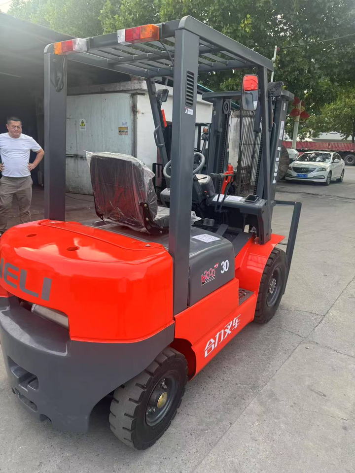 Heli stock new 2024 model 3T diesel forklift Customizable Mast & Clamp - Дизельный погрузчик: фото 3 Heli stock new 2024 model 3T diesel forklift Customizable Mast & Clamp - Дизельный погрузчик: фото 3