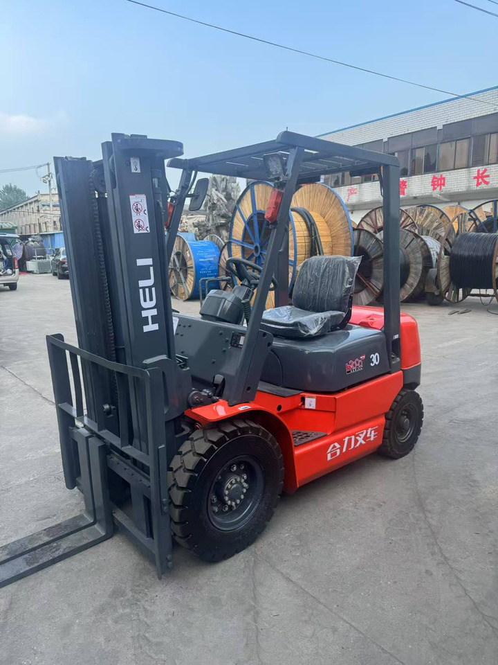 Heli stock new 2024 model 3T diesel forklift Customizable Mast & Clamp - Дизельный погрузчик: фото 1 Heli stock new 2024 model 3T diesel forklift Customizable Mast & Clamp - Дизельный погрузчик: фото 1
