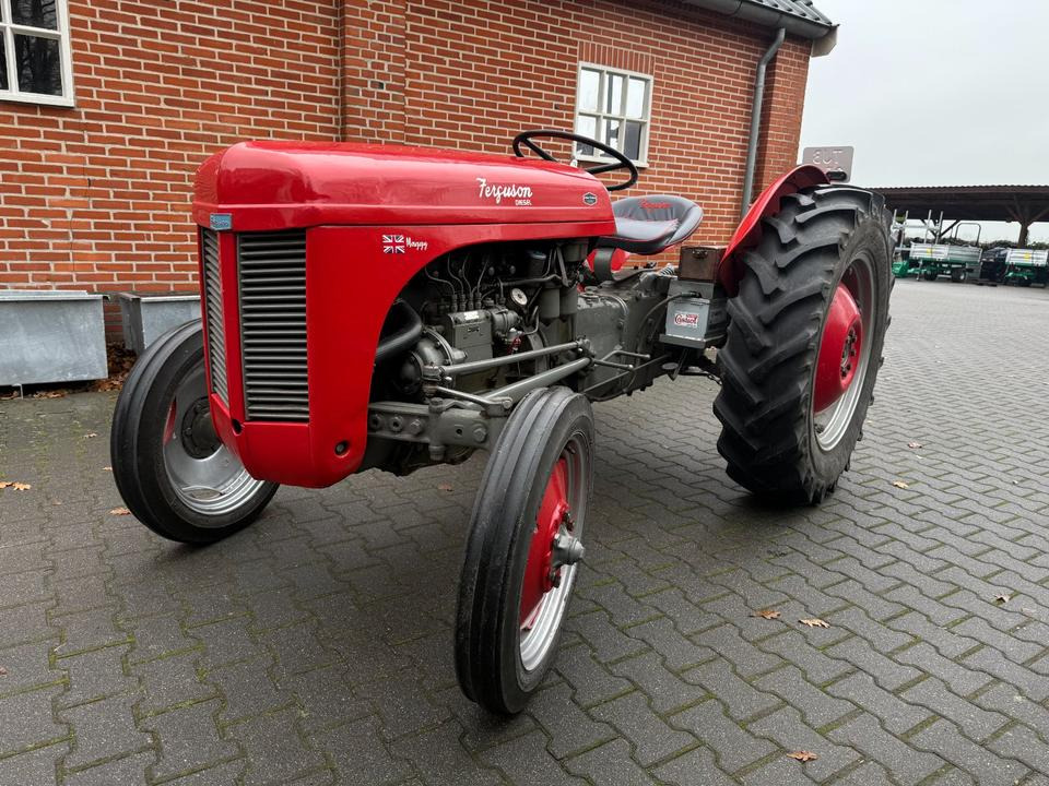 Oldtimer Massey Ferguson TEF Diesel - Трактор: фото 2 Oldtimer Massey Ferguson TEF Diesel - Трактор: фото 2