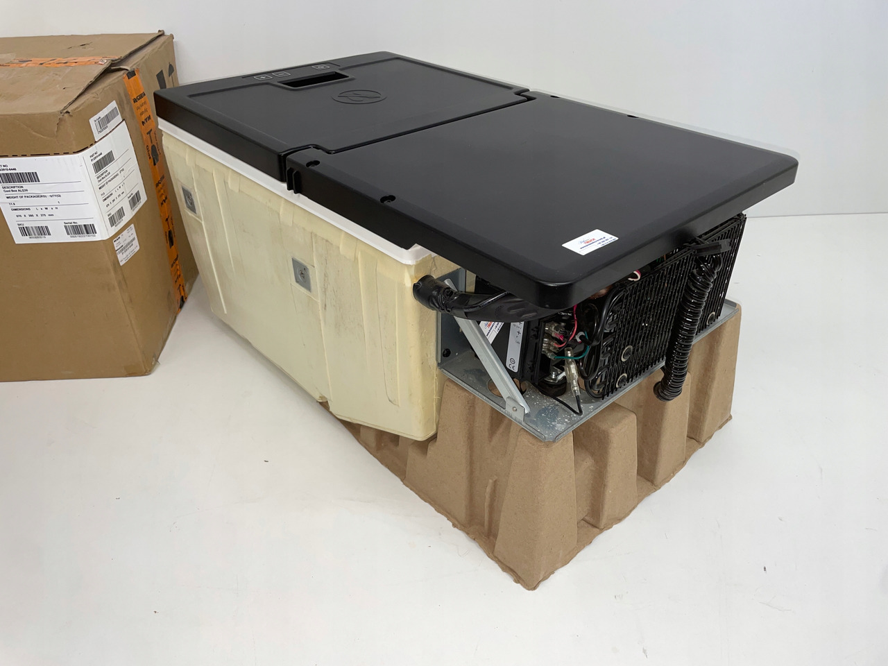 LODÓWKA CHŁODZIARKA MAN TGS TGL TGM 3 TGS3 EURO 6 81639106400 - Кабина и интерьер для Грузовиков: фото 5 LODÓWKA CHŁODZIARKA MAN TGS TGL TGM 3 TGS3 EURO 6 81639106400 - Кабина и интерьер для Грузовиков: фото 5