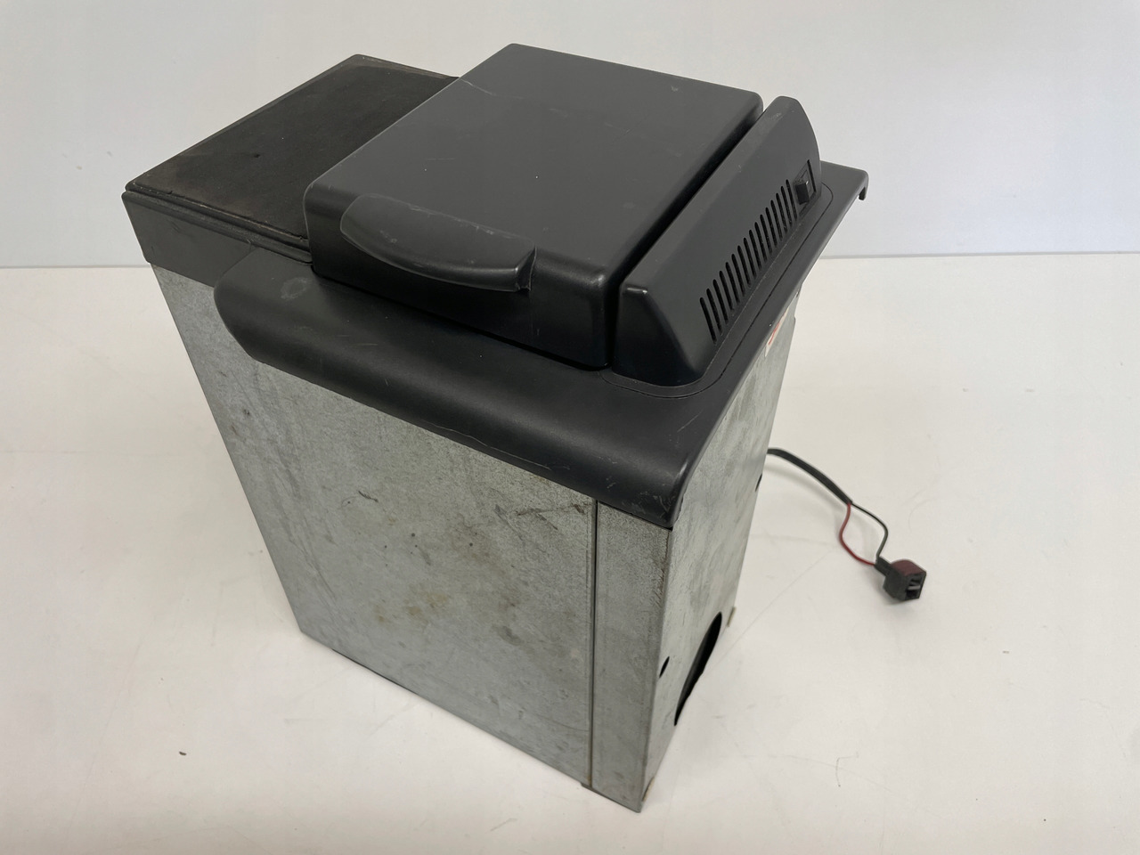 LODÓWKA CHŁODZIARKA RENAULT MAGNUM DXI 24V 6L 60W 5010309920 - Кабина и интерьер для Грузовиков: фото 1 LODÓWKA CHŁODZIARKA RENAULT MAGNUM DXI 24V 6L 60W 5010309920 - Кабина и интерьер для Грузовиков: фото 1