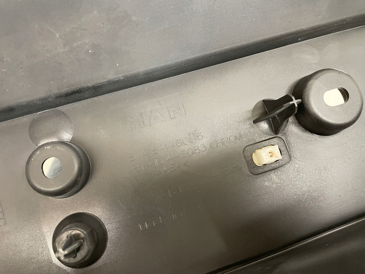 ŚRODKOWY GRILL CHROM ZDERZAKA MAN TGS TG3 TGS 3 ATRAPA 81416146086 - Боковая подножка: фото 5 ŚRODKOWY GRILL CHROM ZDERZAKA MAN TGS TG3 TGS 3 ATRAPA 81416146086 - Боковая подножка: фото 5