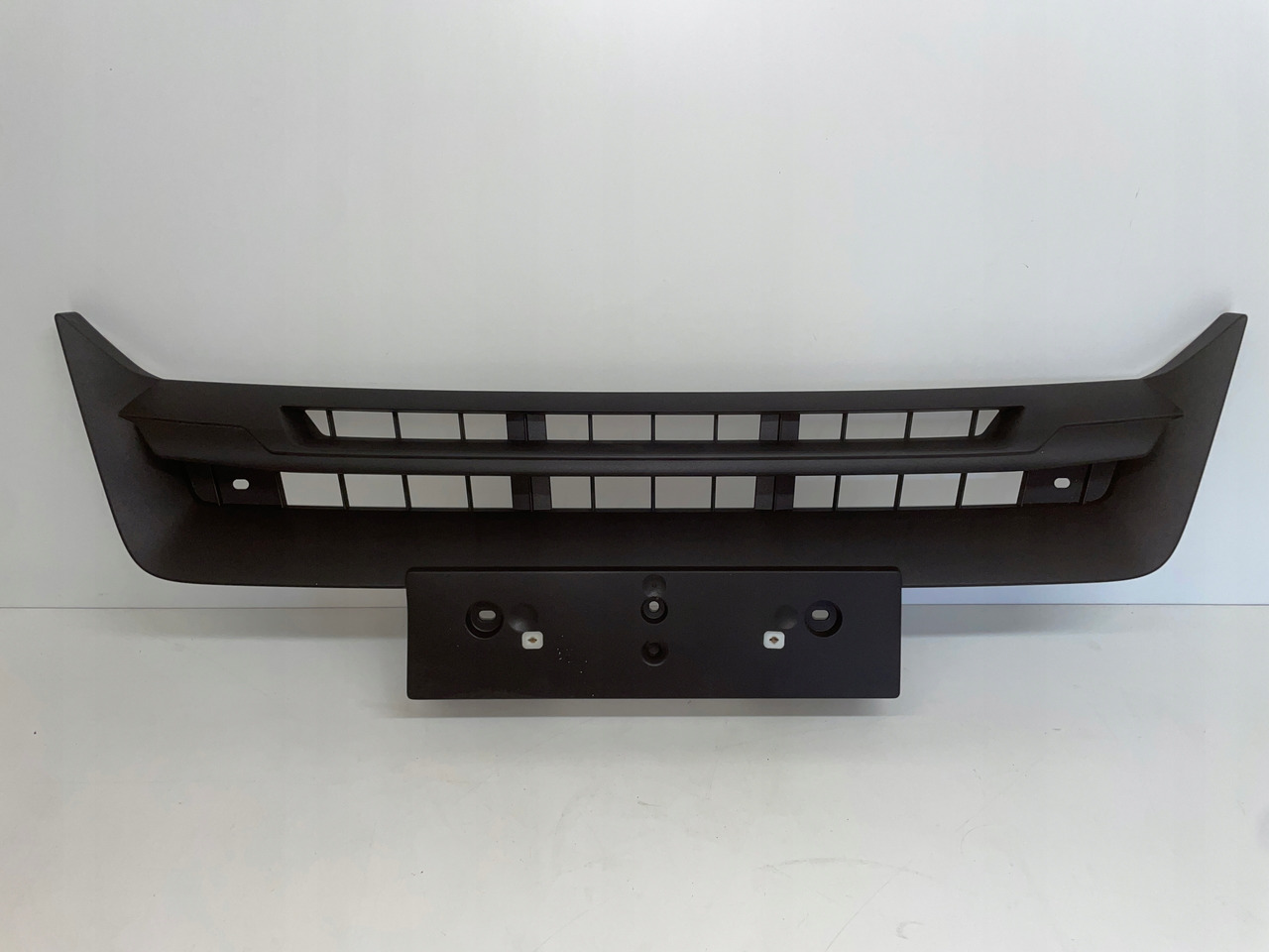 ŚRODKOWY GRILL CHROM ZDERZAKA MAN TGS TG3 TGS 3 ATRAPA 81416146086 - Боковая подножка: фото 1 ŚRODKOWY GRILL CHROM ZDERZAKA MAN TGS TG3 TGS 3 ATRAPA 81416146086 - Боковая подножка: фото 1