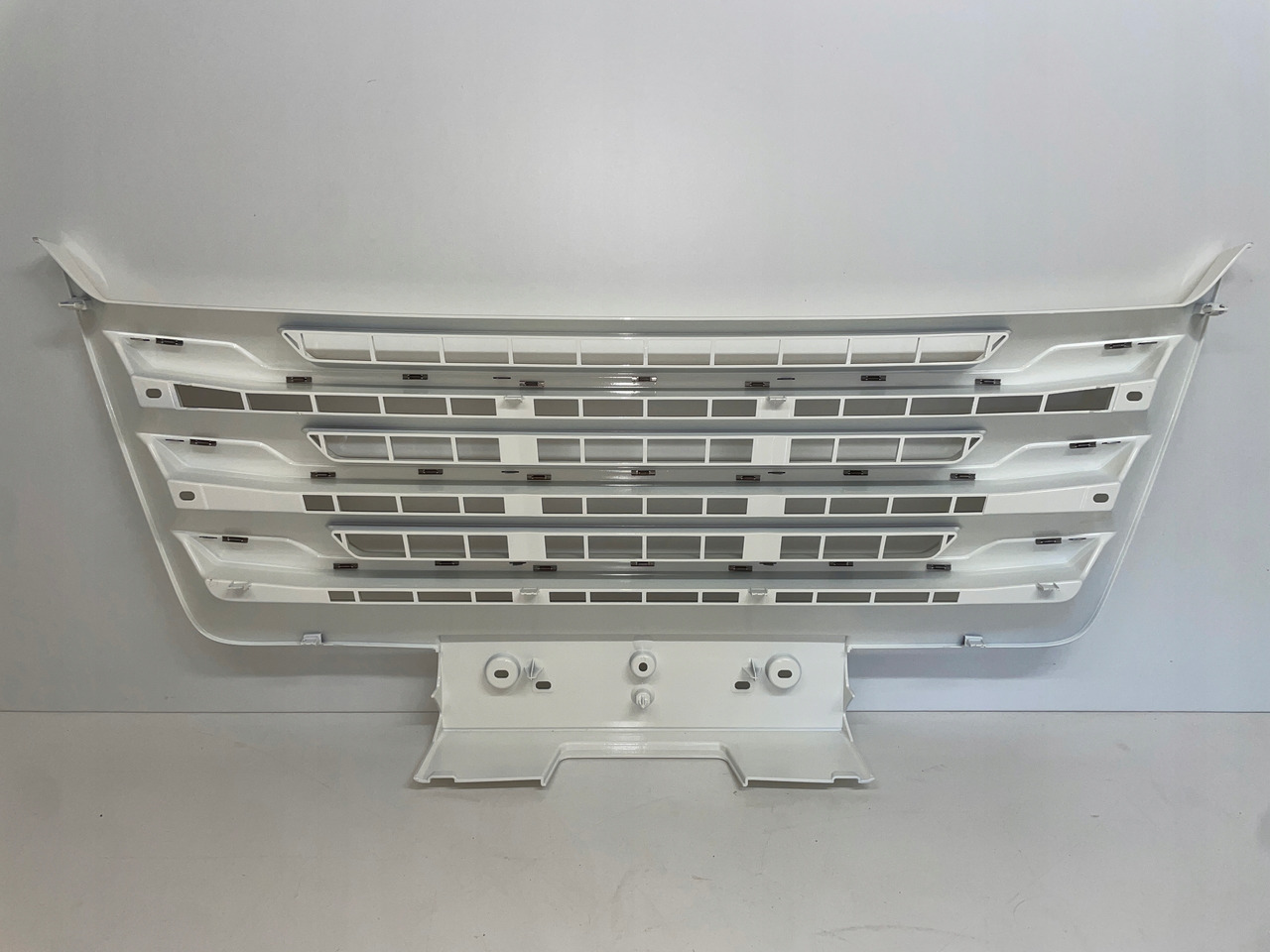 ŚRODKOWY GRILL CHROM ZDERZAKA MAN TGX TG3 TGX 3 ATRAPA 81416146084 - Решётка радиатора для Грузовиков: фото 4 ŚRODKOWY GRILL CHROM ZDERZAKA MAN TGX TG3 TGX 3 ATRAPA 81416146084 - Решётка радиатора для Грузовиков: фото 4