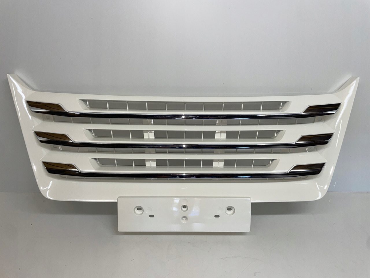 ŚRODKOWY GRILL CHROM ZDERZAKA MAN TGX TG3 TGX 3 ATRAPA 81416146084 - Решётка радиатора для Грузовиков: фото 1 ŚRODKOWY GRILL CHROM ZDERZAKA MAN TGX TG3 TGX 3 ATRAPA 81416146084 - Решётка радиатора для Грузовиков: фото 1