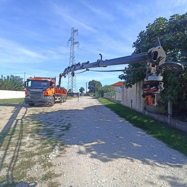 Scania P 410 - Грузовик бортовой/ Платформа, Автоманипулятор: фото 2 Scania P 410 - Грузовик бортовой/ Платформа, Автоманипулятор: фото 2