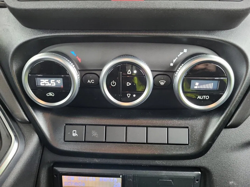 Малотоннажный бортовой грузовик, Грузопассажирский фургон Iveco Daily 35C21 Double Cabine Open Box 3.5t CarPlay LED Clima Cruise Parkingsensors Euro6 2024: фото 15 Малотоннажный бортовой грузовик, Грузопассажирский фургон Iveco Daily 35C21 Double Cabine Open Box 3.5t CarPlay LED Clima Cruise Parkingsensors Euro6 2024: фото 15