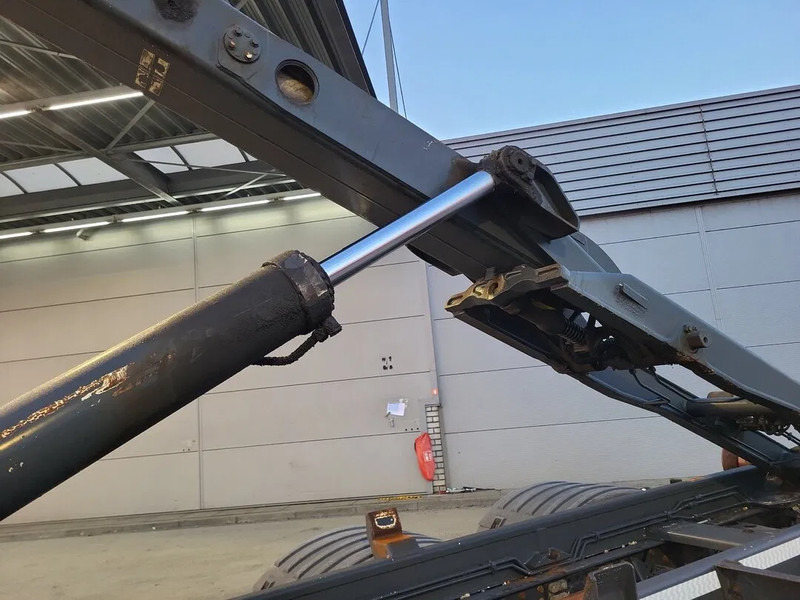 Scania G410 - Крюковой мультилифт: фото 4 Scania G410 - Крюковой мультилифт: фото 4