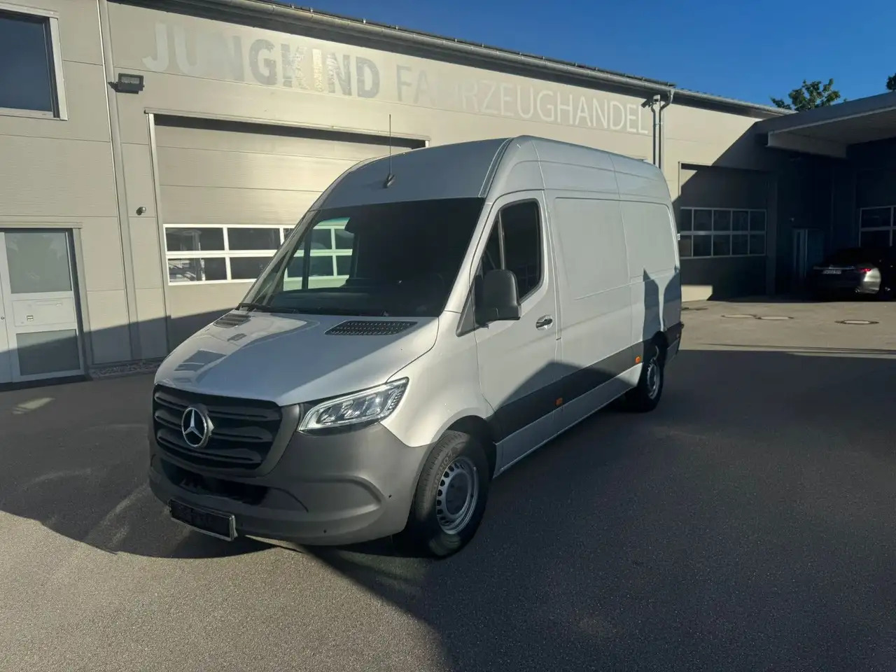 Mercedes-Benz Sprinter 317 CDI Lang Hoch Klima MBUX Silber LED - Цельнометаллический фургон: фото 2 Mercedes-Benz Sprinter 317 CDI Lang Hoch Klima MBUX Silber LED - Цельнометаллический фургон: фото 2