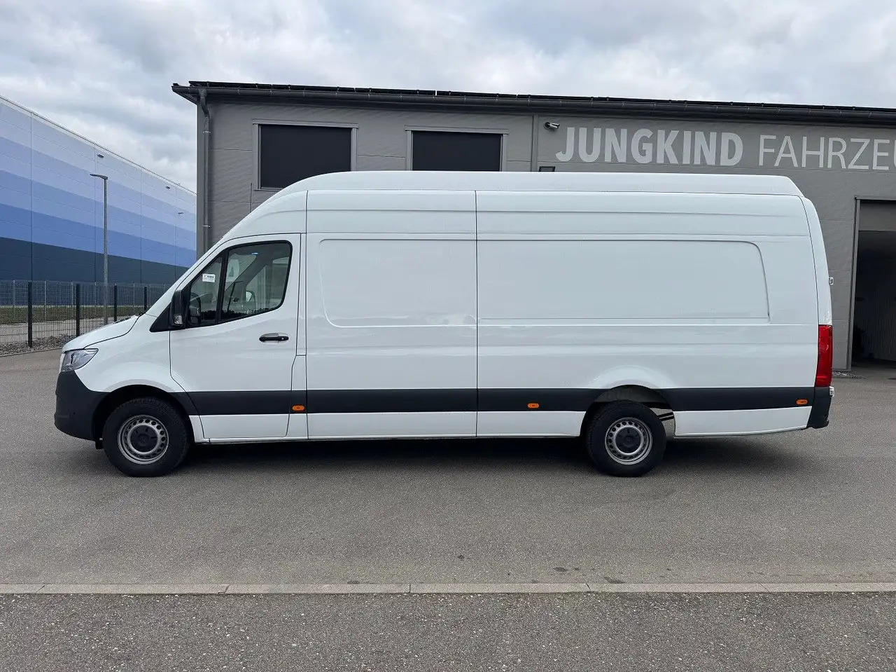 Mercedes-Benz Sprinter 317 CDI Maxi Lang Extralang XXL MBUX - Цельнометаллический фургон: фото 3 Mercedes-Benz Sprinter 317 CDI Maxi Lang Extralang XXL MBUX - Цельнометаллический фургон: фото 3