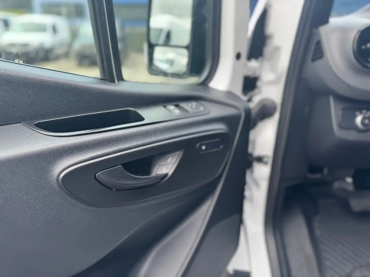 Mercedes-Benz Sprinter 317 CDI Maxi Lang LED MBUX Klima - Цельнометаллический фургон: фото 3 Mercedes-Benz Sprinter 317 CDI Maxi Lang LED MBUX Klima - Цельнометаллический фургон: фото 3