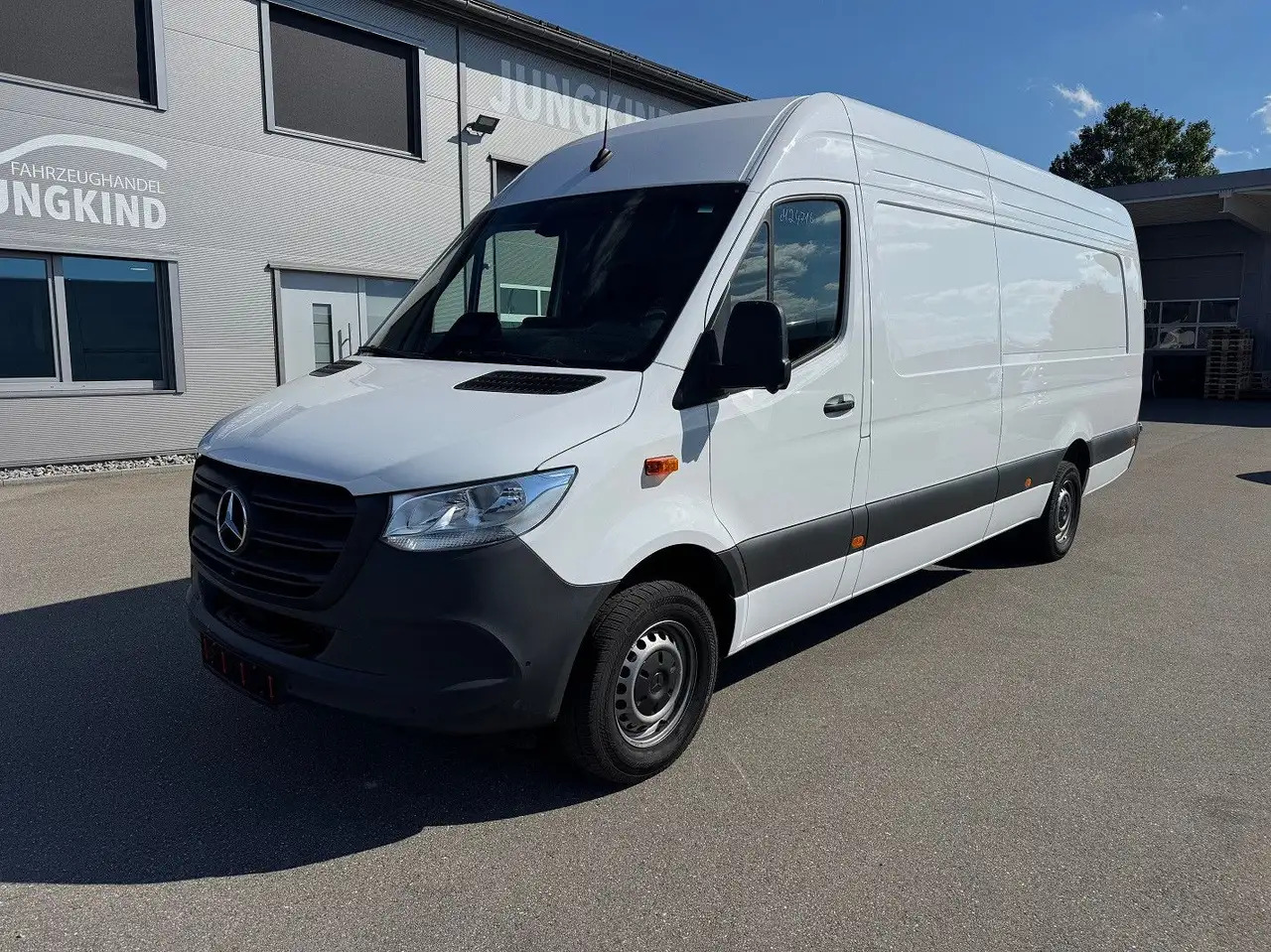 Mercedes-Benz Sprinter 317 CDI Maxi Lang XXL Extralang MBUX - Цельнометаллический фургон: фото 1 Mercedes-Benz Sprinter 317 CDI Maxi Lang XXL Extralang MBUX - Цельнометаллический фургон: фото 1