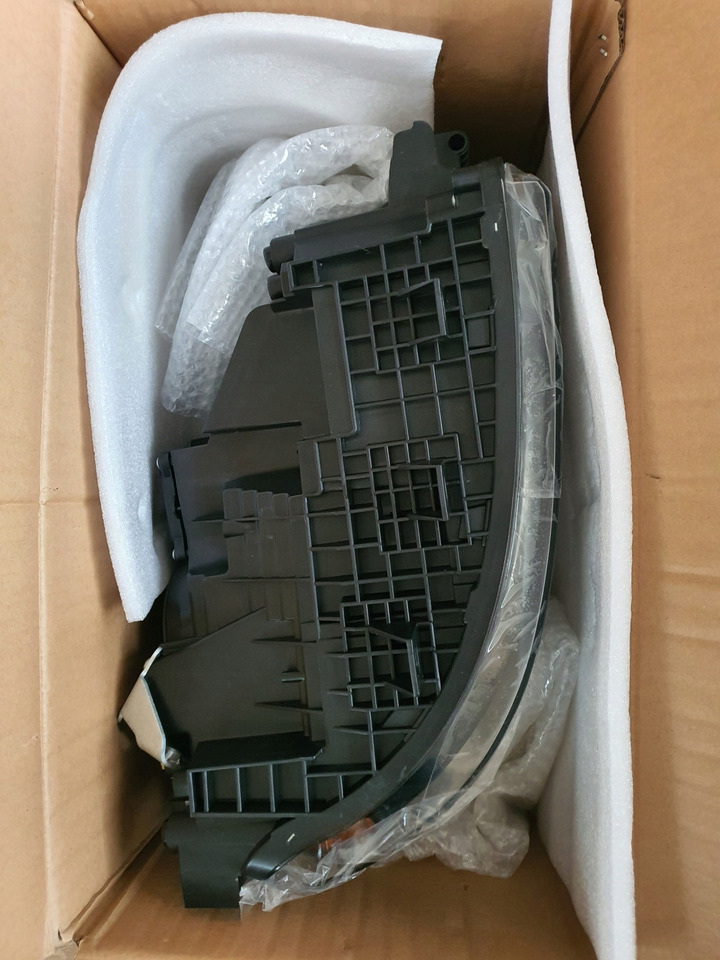 NOWY REFLEKTOR VOLVO FH4 PRAWY - Передняя фара для Грузовиков: фото 3 NOWY REFLEKTOR VOLVO FH4 PRAWY - Передняя фара для Грузовиков: фото 3