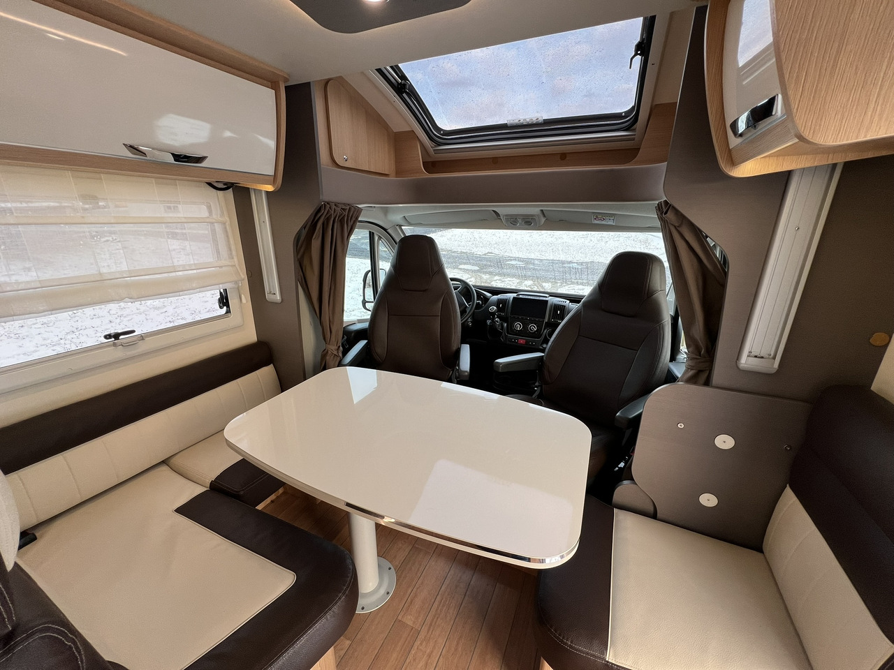 FORSTER T 699 EB Hubbett - Markise - Fahrradtr. - Полуинтегрированный автодом: фото 3 FORSTER T 699 EB Hubbett - Markise - Fahrradtr. - Полуинтегрированный автодом: фото 3