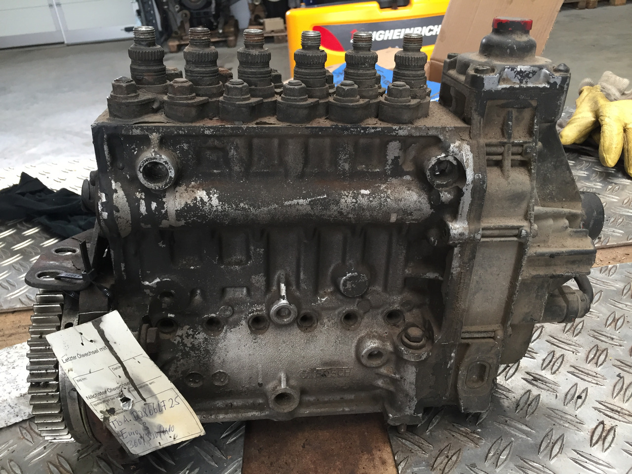 Gebrauchte Einspritzpumpe MAN TGA 2866, LF25, 6 Zylinder, TGA 360, 390, 410 - Топливный насос для Грузовиков: фото 1 Gebrauchte Einspritzpumpe MAN TGA 2866, LF25, 6 Zylinder, TGA 360, 390, 410 - Топливный насос для Грузовиков: фото 1