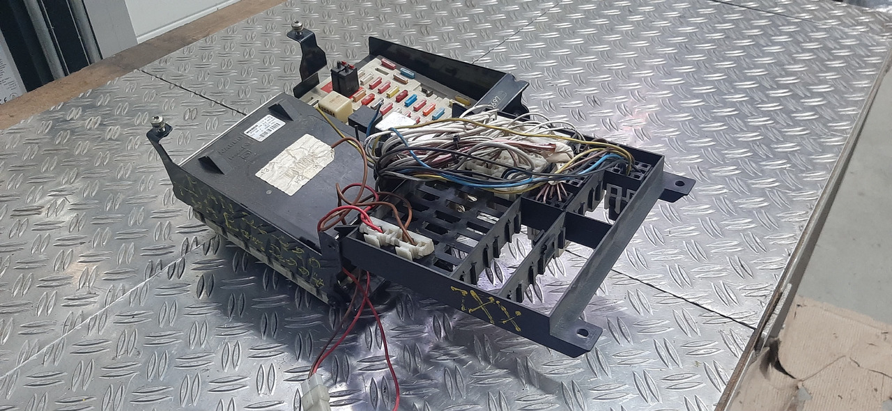 Gebrauchte MAN TGA 26.480 XXL, Steuergerät, Zentraler Bordrechner, Artikel - Nr. : 81.25806 - 7051 - Блок управления для Грузовиков: фото 3 Gebrauchte MAN TGA 26.480 XXL, Steuergerät, Zentraler Bordrechner, Artikel - Nr. : 81.25806 - 7051 - Блок управления для Грузовиков: фото 3