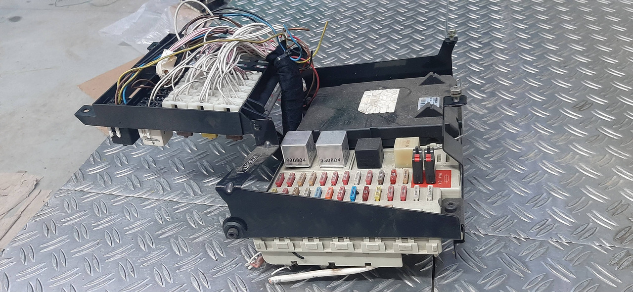 Gebrauchte MAN TGA 26.480 XXL, Steuergerät, Zentraler Bordrechner, Artikel - Nr. : 81.25806 - 7051 - Блок управления для Грузовиков: фото 1 Gebrauchte MAN TGA 26.480 XXL, Steuergerät, Zentraler Bordrechner, Artikel - Nr. : 81.25806 - 7051 - Блок управления для Грузовиков: фото 1