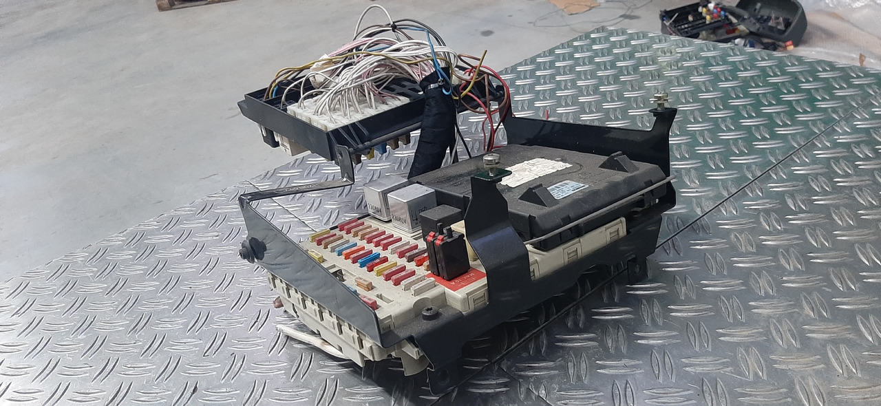 Gebrauchte MAN TGA 26.480 XXL, Steuergerät, Zentraler Bordrechner, Artikel - Nr. : 81.25806 - 7051 - Блок управления для Грузовиков: фото 2 Gebrauchte MAN TGA 26.480 XXL, Steuergerät, Zentraler Bordrechner, Artikel - Nr. : 81.25806 - 7051 - Блок управления для Грузовиков: фото 2