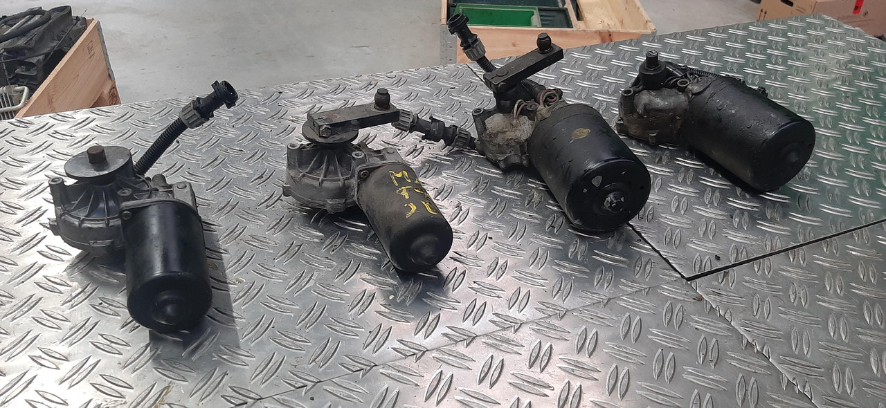 Gebrauchte Scheibenwischer - Motoren, MAN F90, DB, Artikel - Nr. : 81.99999 - 9999 - Щетка стеклоочистителя для Грузовиков: фото 3 Gebrauchte Scheibenwischer - Motoren, MAN F90, DB, Artikel - Nr. : 81.99999 - 9999 - Щетка стеклоочистителя для Грузовиков: фото 3