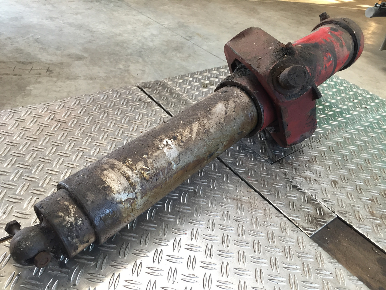 Gebrauchter Hydraulik Kippzylinder MEILLER für MAN 19.362 F90, Artikel - Nr. : A 999 999 99 99 - Гидравлический цилиндр для Грузовиков: фото 5 Gebrauchter Hydraulik Kippzylinder MEILLER für MAN 19.362 F90, Artikel - Nr. : A 999 999 99 99 - Гидравлический цилиндр для Грузовиков: фото 5