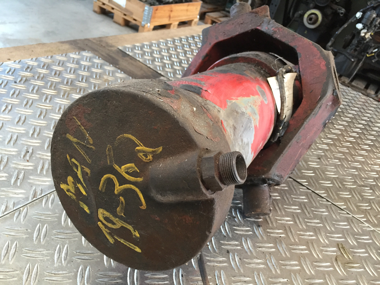 Gebrauchter Hydraulik Kippzylinder MEILLER für MAN 19.362 F90, Artikel - Nr. : A 999 999 99 99 - Гидравлический цилиндр для Грузовиков: фото 2 Gebrauchter Hydraulik Kippzylinder MEILLER für MAN 19.362 F90, Artikel - Nr. : A 999 999 99 99 - Гидравлический цилиндр для Грузовиков: фото 2