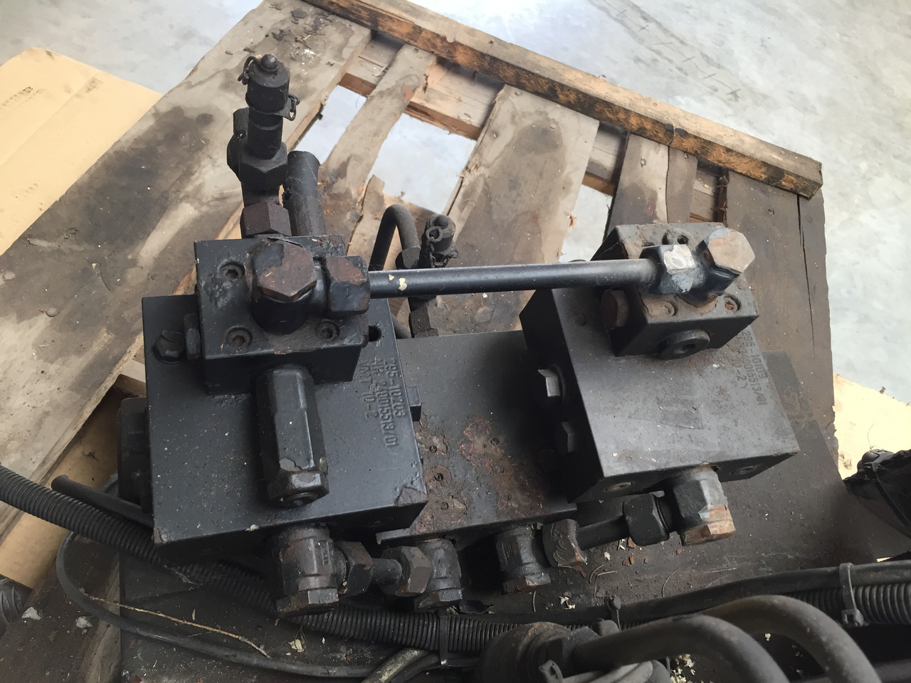 Gebrauchter MAN TGA 26.480 BDF Hydraulik Steuerung, Artikel - Nr. : 81.99999 - 9999 - Гидравлика для Грузовиков: фото 2 Gebrauchter MAN TGA 26.480 BDF Hydraulik Steuerung, Artikel - Nr. : 81.99999 - 9999 - Гидравлика для Грузовиков: фото 2