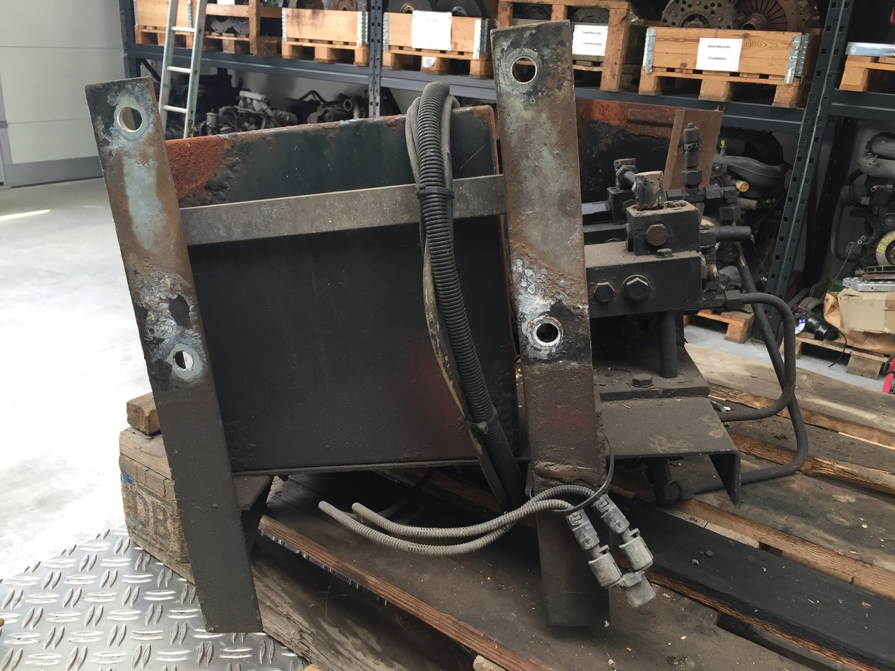 Gebrauchter MAN TGA 26.480 BDF Hydraulik Steuerung, Artikel - Nr. : 81.99999 - 9999 - Гидравлика для Грузовиков: фото 4 Gebrauchter MAN TGA 26.480 BDF Hydraulik Steuerung, Artikel - Nr. : 81.99999 - 9999 - Гидравлика для Грузовиков: фото 4