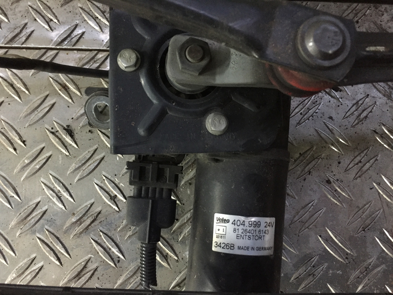 Gebrauchter Scheibenwischer MAN TGM 15.280 mit Wischmotor Artikel - Nr.: 81.26411-6118 - Щетка стеклоочистителя для Грузовиков: фото 4 Gebrauchter Scheibenwischer MAN TGM 15.280 mit Wischmotor Artikel - Nr.: 81.26411-6118 - Щетка стеклоочистителя для Грузовиков: фото 4