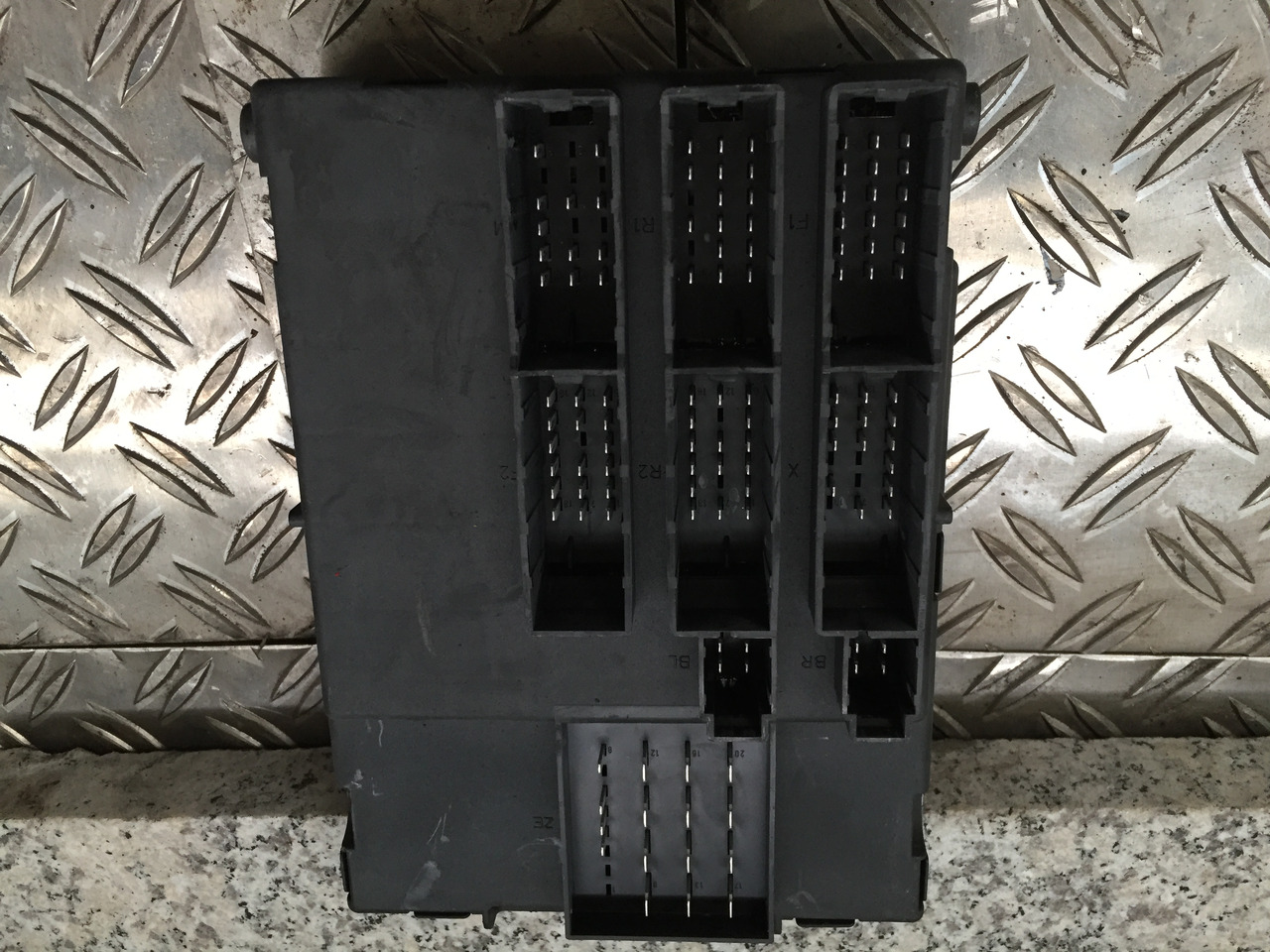 Gebrauchtes ABS Steuergerät MAN TGA 26.440 Artikel - Nr.: 81.25806 - 7072 - Блок управления для Грузовиков: фото 2 Gebrauchtes ABS Steuergerät MAN TGA 26.440 Artikel - Nr.: 81.25806 - 7072 - Блок управления для Грузовиков: фото 2