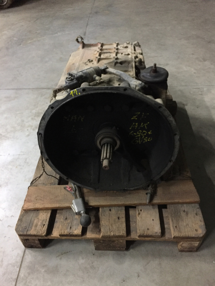 Gebrauchtes Getriebe MAN 26.240, Typ : ZF AK 6.90 / GV 90, Artikel - Nr. : 81.99999 - 9999 - Коробка передач для Грузовиков: фото 1 Gebrauchtes Getriebe MAN 26.240, Typ : ZF AK 6.90 / GV 90, Artikel - Nr. : 81.99999 - 9999 - Коробка передач для Грузовиков: фото 1
