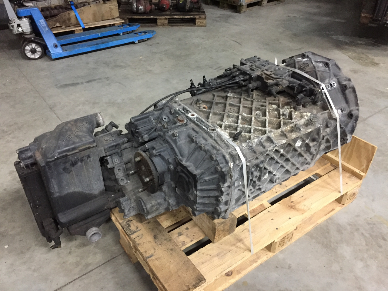 Gebrauchtes Getriebe MAN TGA 26.480, Typ : 16S 2321, Artikel - Nr. : 81.32034 - 6743 - Коробка передач для Грузовиков: фото 4 Gebrauchtes Getriebe MAN TGA 26.480, Typ : 16S 2321, Artikel - Nr. : 81.32034 - 6743 - Коробка передач для Грузовиков: фото 4