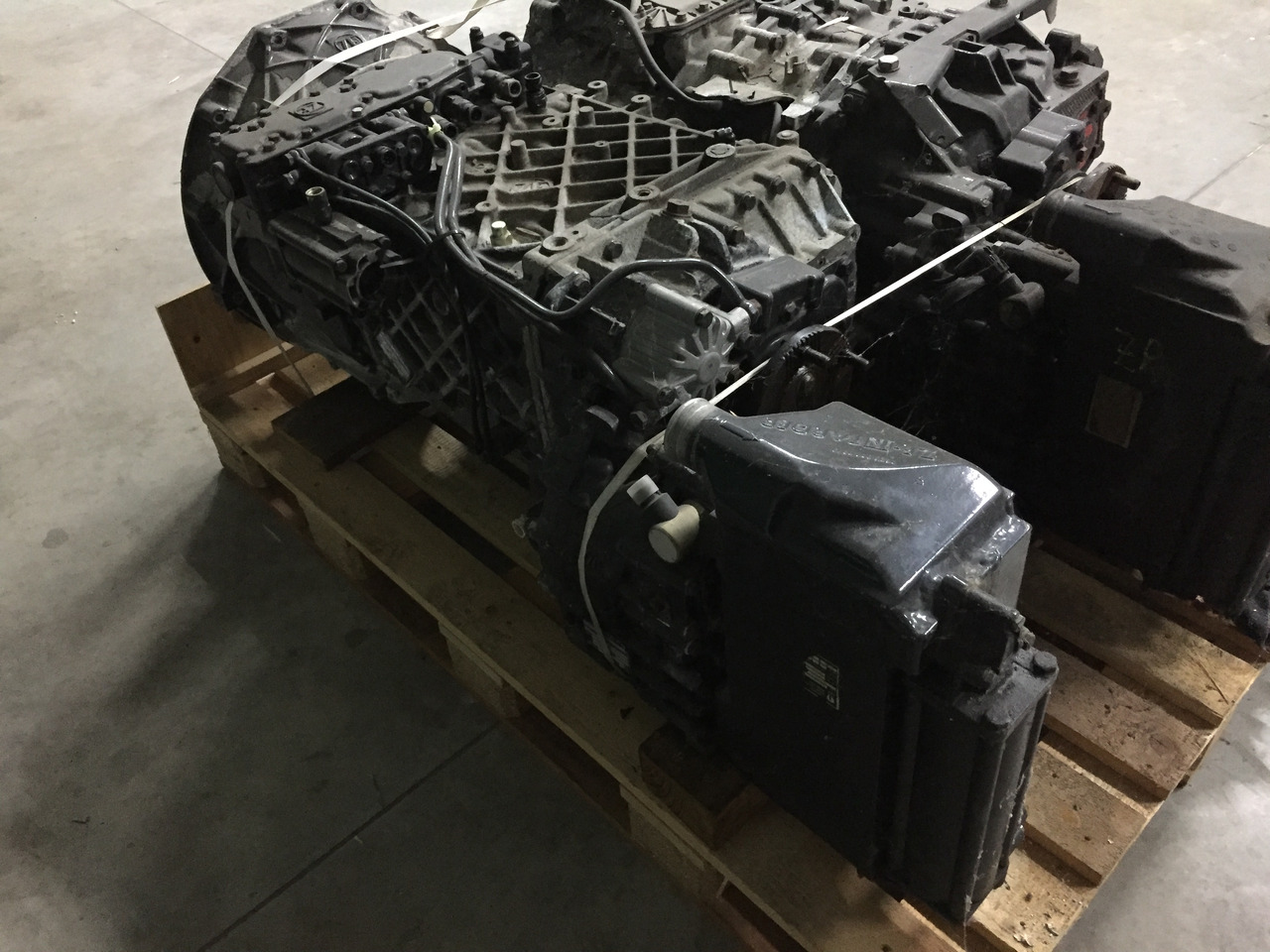 Gebrauchtes Getriebe MAN TGA, Typ : 16S 151, Artikel - Nr. : 81.32003 - 6608 - Коробка передач для Грузовиков: фото 4 Gebrauchtes Getriebe MAN TGA, Typ : 16S 151, Artikel - Nr. : 81.32003 - 6608 - Коробка передач для Грузовиков: фото 4