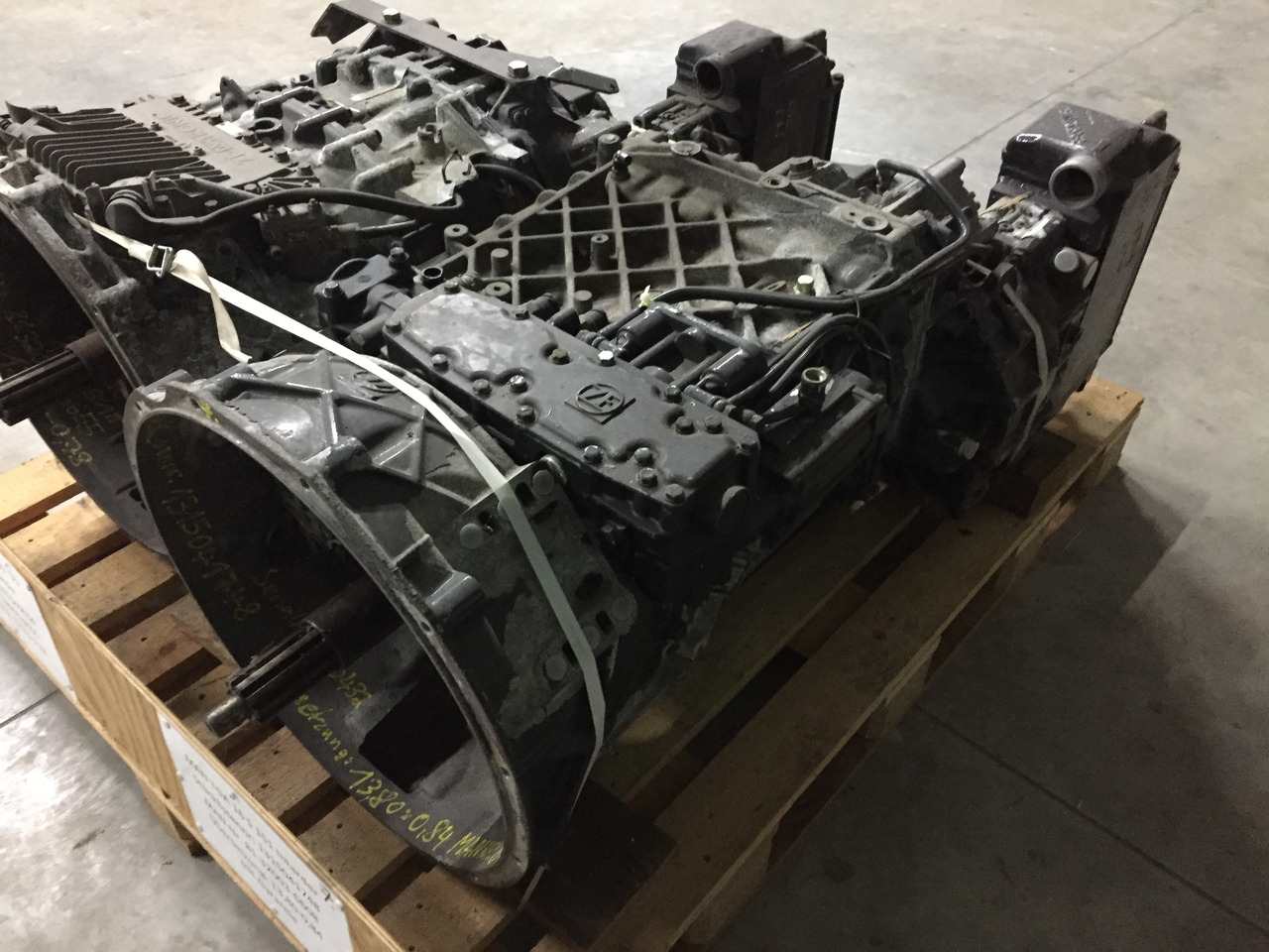 Gebrauchtes Getriebe MAN TGA, Typ : 16S 151, Artikel - Nr. : 81.32003 - 6608 - Коробка передач для Грузовиков: фото 2 Gebrauchtes Getriebe MAN TGA, Typ : 16S 151, Artikel - Nr. : 81.32003 - 6608 - Коробка передач для Грузовиков: фото 2