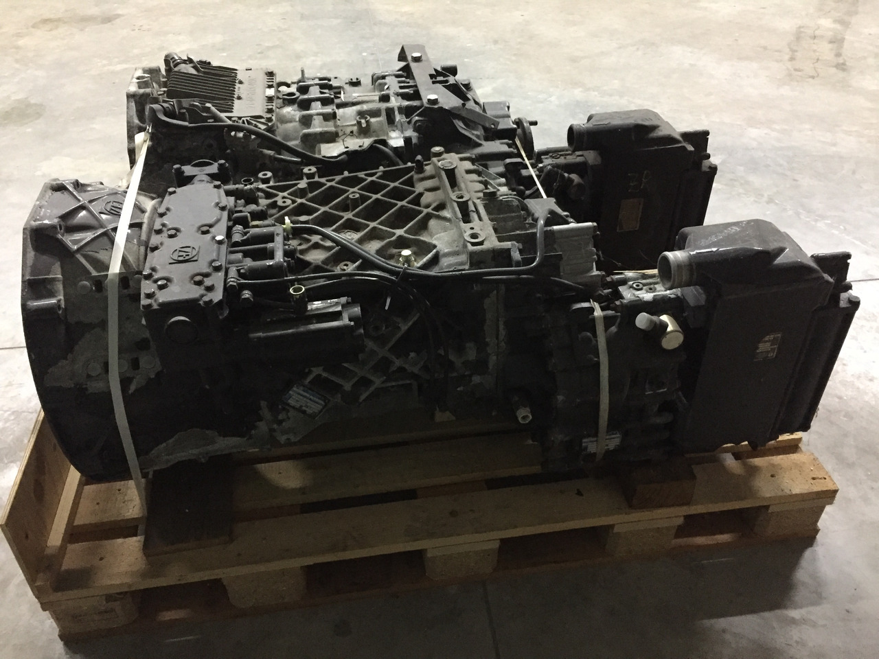 Gebrauchtes Getriebe MAN TGA, Typ : 16S 151, Artikel - Nr. : 81.32003 - 6608 - Коробка передач для Грузовиков: фото 3 Gebrauchtes Getriebe MAN TGA, Typ : 16S 151, Artikel - Nr. : 81.32003 - 6608 - Коробка передач для Грузовиков: фото 3