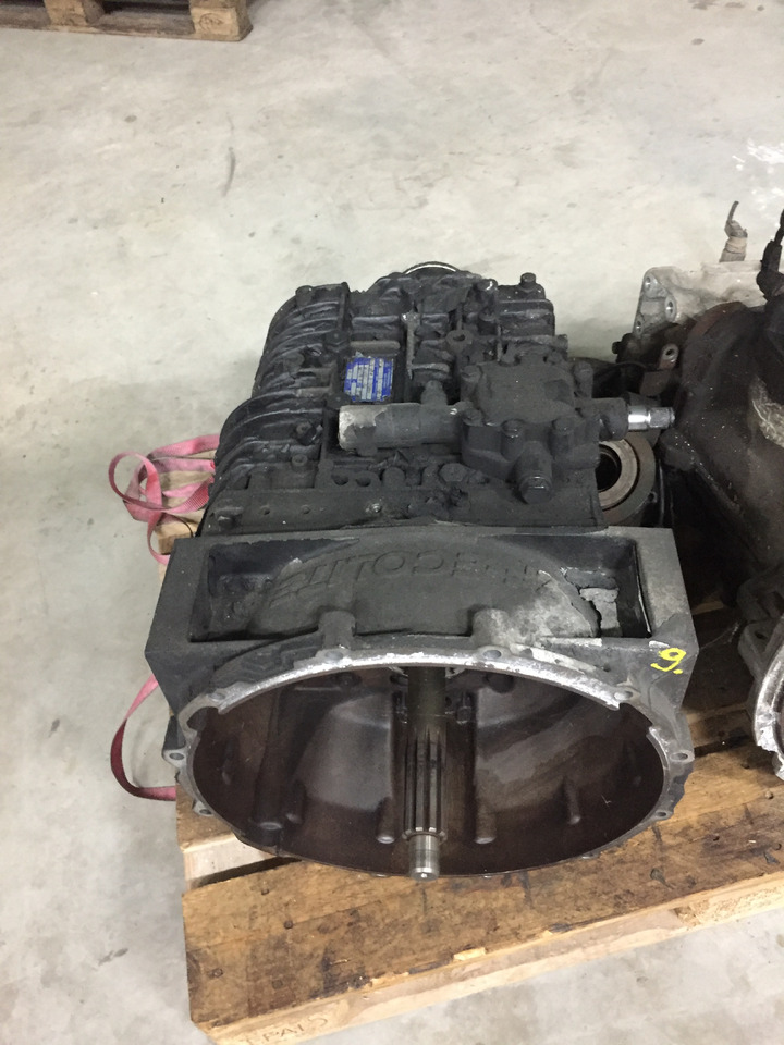 Gebrauchtes Getriebe MAN TGL 8.180, Typ : S6 - 850 TO LL, Artikel - Nr. : 81.32004 - 6139 - Коробка передач для Грузовиков: фото 5 Gebrauchtes Getriebe MAN TGL 8.180, Typ : S6 - 850 TO LL, Artikel - Nr. : 81.32004 - 6139 - Коробка передач для Грузовиков: фото 5