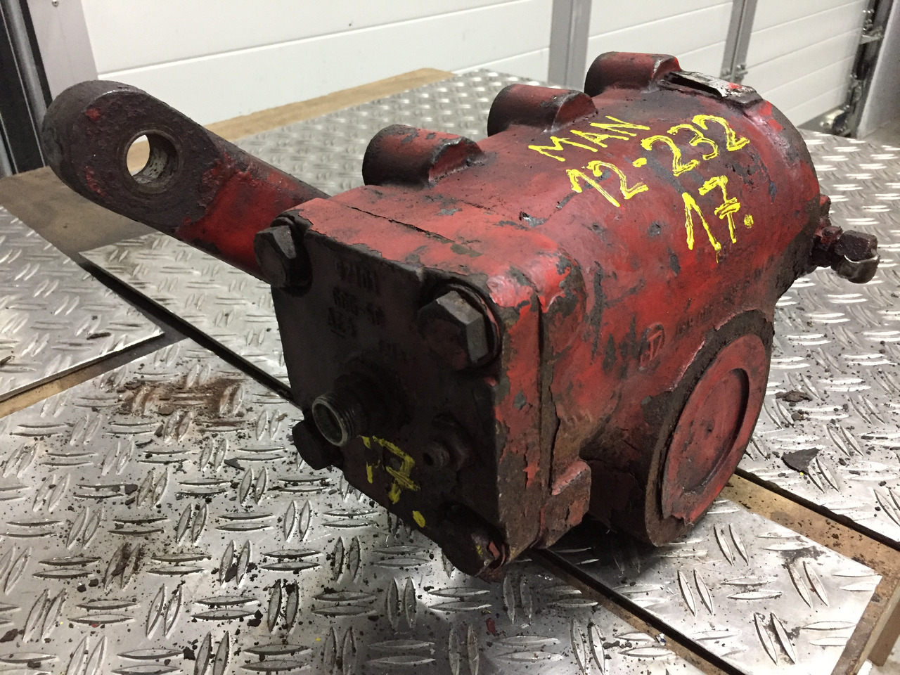 Gebrauchtes Lenkgetriebe MAN F90, 12.232, Artikel - Nr.: 81.9999 - 9999 - Рулевой механизм для Грузовиков: фото 2 Gebrauchtes Lenkgetriebe MAN F90, 12.232, Artikel - Nr.: 81.9999 - 9999 - Рулевой механизм для Грузовиков: фото 2