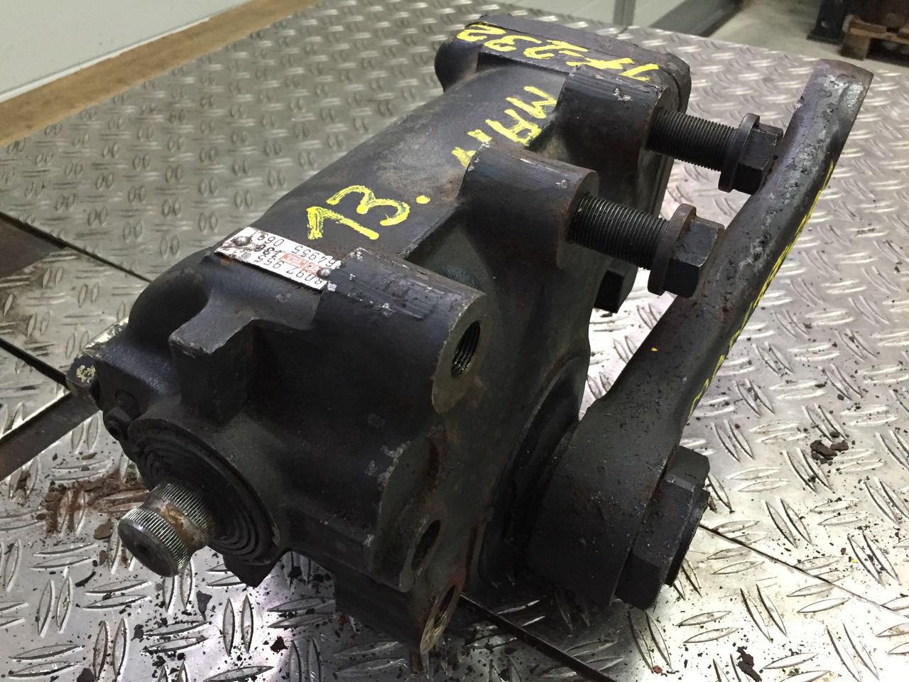 Gebrauchtes Lenkgetriebe MAN F90, 17.232, Artikel - Nr.: 81.9999 - 9999 - Рулевой механизм для Грузовиков: фото 2 Gebrauchtes Lenkgetriebe MAN F90, 17.232, Artikel - Nr.: 81.9999 - 9999 - Рулевой механизм для Грузовиков: фото 2