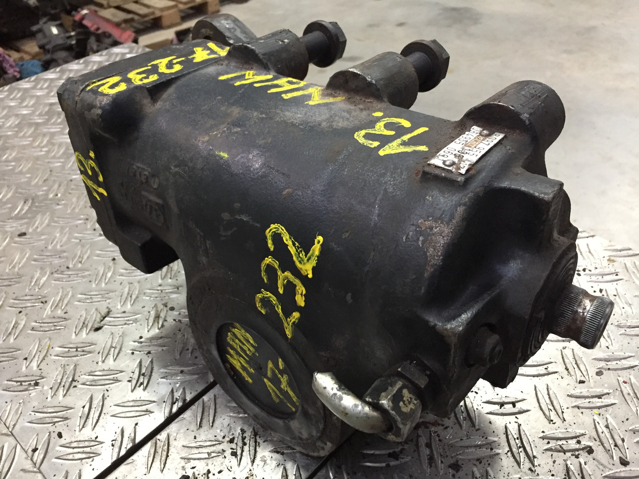 Gebrauchtes Lenkgetriebe MAN F90, 17.232, Artikel - Nr.: 81.9999 - 9999 - Рулевой механизм для Грузовиков: фото 3 Gebrauchtes Lenkgetriebe MAN F90, 17.232, Artikel - Nr.: 81.9999 - 9999 - Рулевой механизм для Грузовиков: фото 3