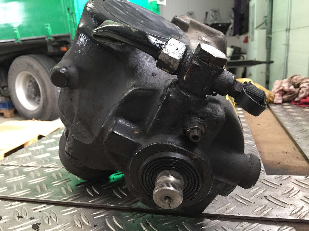 Gebrauchtes Lenkgetriebe MAN TGA 18.430, Artikel - Nr.: 81.46200-6410 - Рулевой механизм для Грузовиков: фото 4 Gebrauchtes Lenkgetriebe MAN TGA 18.430, Artikel - Nr.: 81.46200-6410 - Рулевой механизм для Грузовиков: фото 4