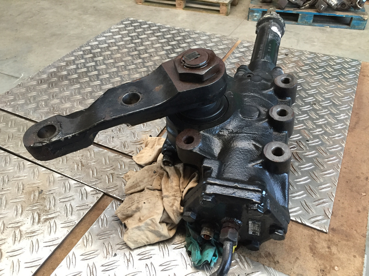 Gebrauchtes Lenkgetriebe, mechanisch, MAN TGA 26.440 XXL, Artikel - Nr. : 81.46200 - 6427 - Рулевой механизм для Грузовиков: фото 1 Gebrauchtes Lenkgetriebe, mechanisch, MAN TGA 26.440 XXL, Artikel - Nr. : 81.46200 - 6427 - Рулевой механизм для Грузовиков: фото 1