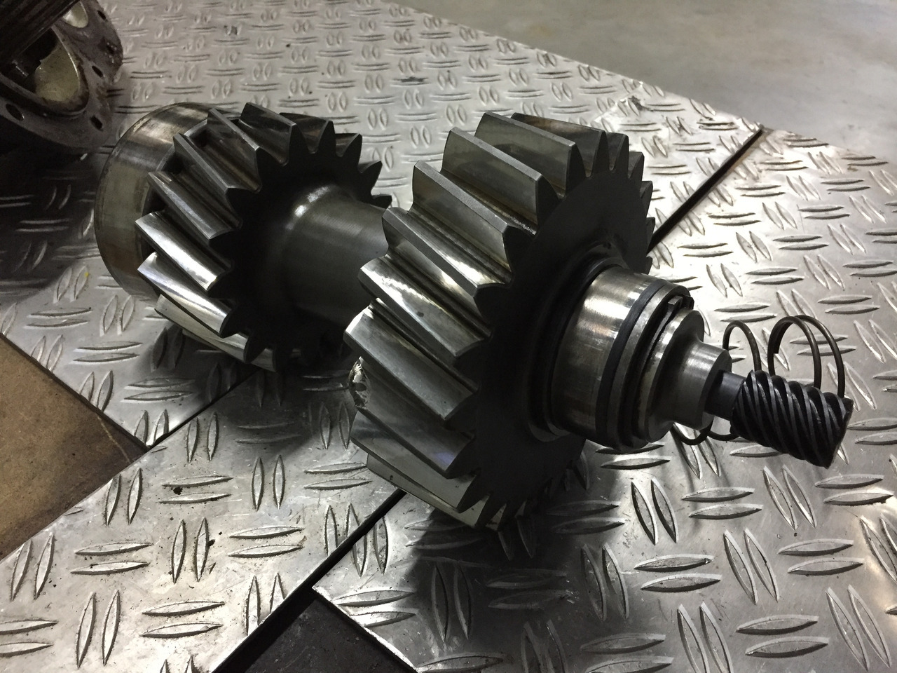 Gebrauchtes MAN Verteilergetriebe / Einzelteile Typ : G 450, Artikel - Nr. : 81.37001 - 7279 - Коробка передач для Грузовиков: фото 4 Gebrauchtes MAN Verteilergetriebe / Einzelteile Typ : G 450, Artikel - Nr. : 81.37001 - 7279 - Коробка передач для Грузовиков: фото 4