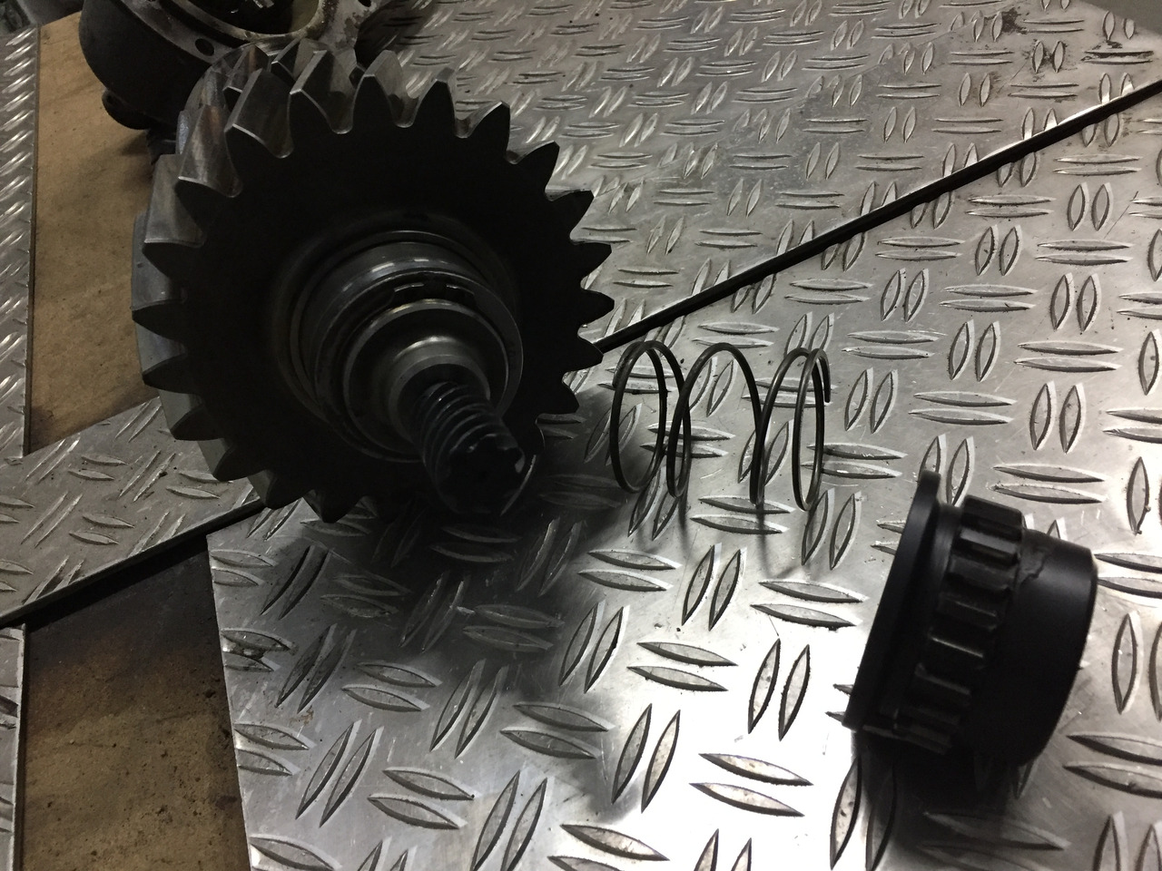 Gebrauchtes MAN Verteilergetriebe / Einzelteile Typ : G 450, Artikel - Nr. : 81.37001 - 7279 - Коробка передач для Грузовиков: фото 3 Gebrauchtes MAN Verteilergetriebe / Einzelteile Typ : G 450, Artikel - Nr. : 81.37001 - 7279 - Коробка передач для Грузовиков: фото 3