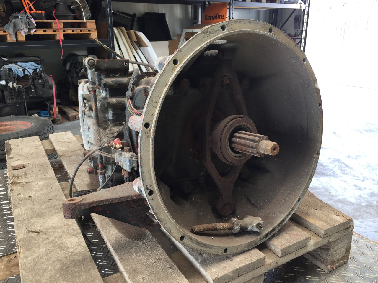 Gebrauchtes ZF Getriebe MAN 17.232, Typ : S6 - 65 + GV - 80, Artikel - Nr. : 81.32002 - 6082 - Коробка передач для Грузовиков: фото 3 Gebrauchtes ZF Getriebe MAN 17.232, Typ : S6 - 65 + GV - 80, Artikel - Nr. : 81.32002 - 6082 - Коробка передач для Грузовиков: фото 3