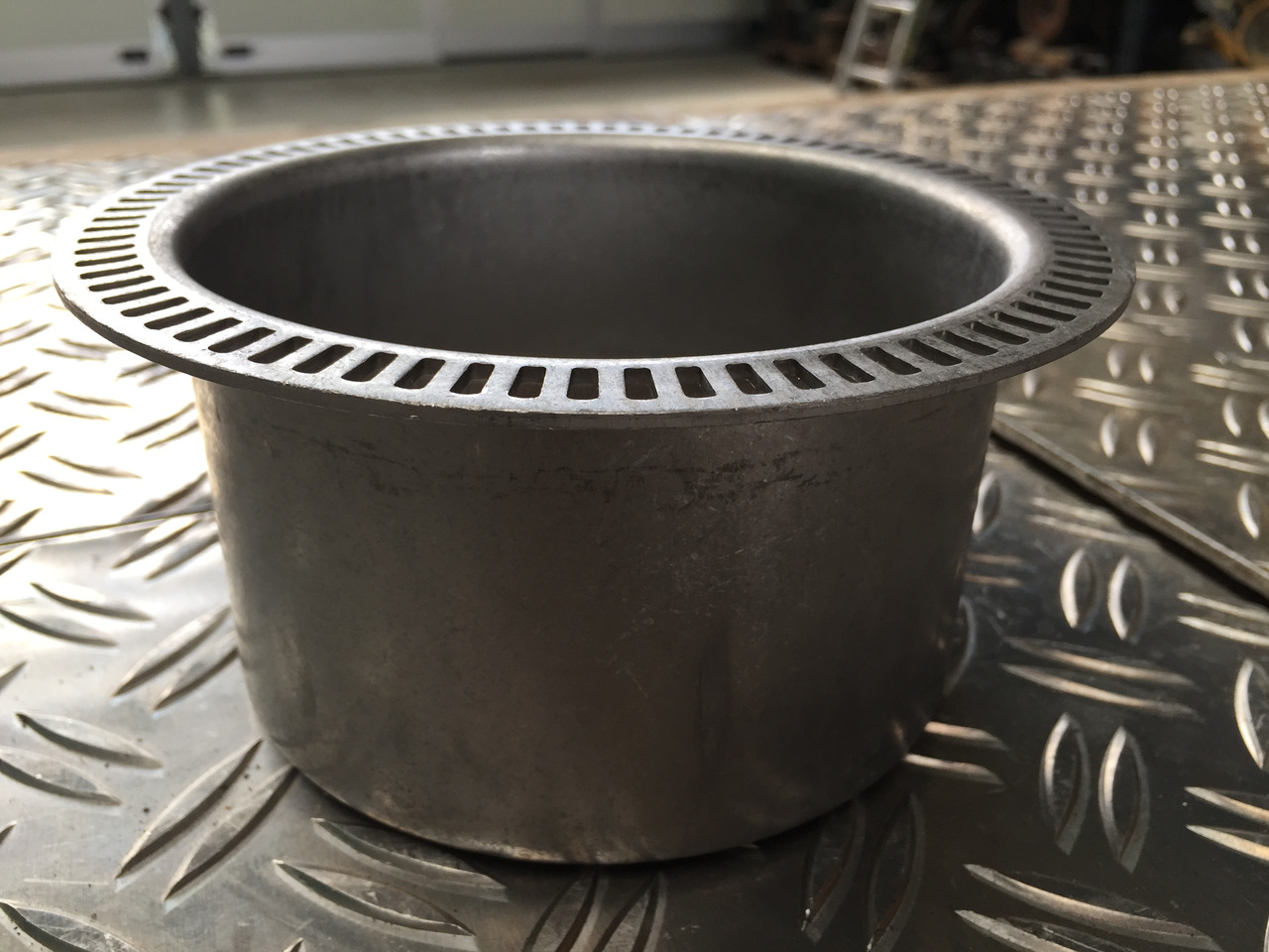 Neuwertige MAN L 2000 Impulsrad Hinterachse Nabe ABS , Artikel - Nr. : 81.52403 - 0028 - Задняя ось для Грузовиков: фото 2 Neuwertige MAN L 2000 Impulsrad Hinterachse Nabe ABS , Artikel - Nr. : 81.52403 - 0028 - Задняя ось для Грузовиков: фото 2