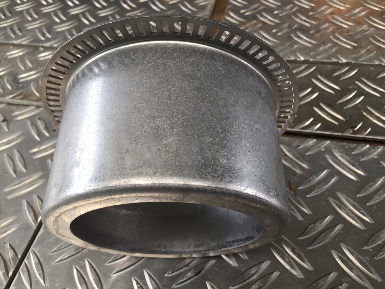 Neuwertige MAN L 2000 Impulsrad Hinterachse Nabe ABS , Artikel - Nr. : 81.52403 - 0028 - Задняя ось для Грузовиков: фото 5 Neuwertige MAN L 2000 Impulsrad Hinterachse Nabe ABS , Artikel - Nr. : 81.52403 - 0028 - Задняя ось для Грузовиков: фото 5