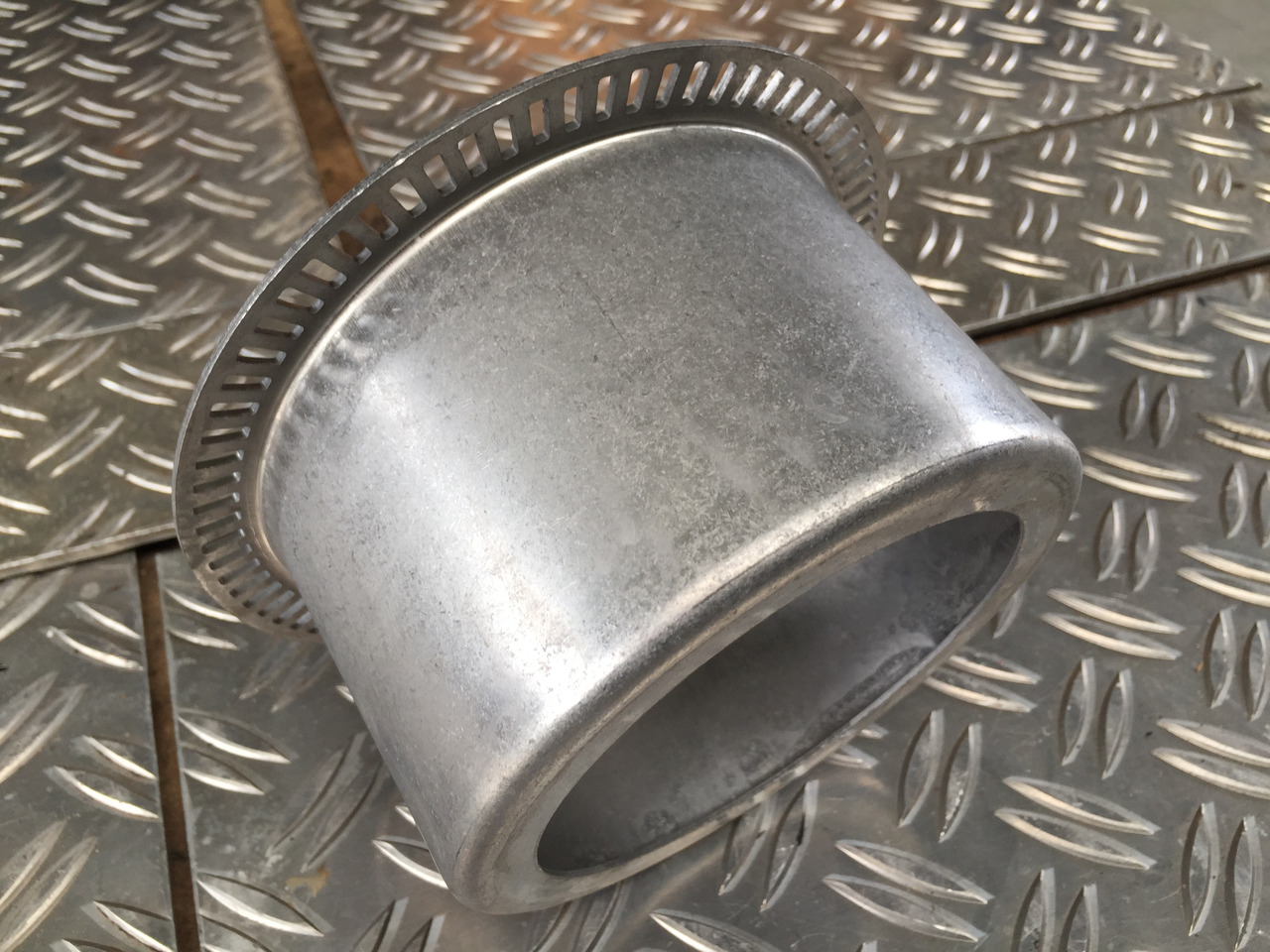 Neuwertige MAN L 2000 Impulsrad Hinterachse Nabe ABS , Artikel - Nr. : 81.52403 - 0028 - Задняя ось для Грузовиков: фото 3 Neuwertige MAN L 2000 Impulsrad Hinterachse Nabe ABS , Artikel - Nr. : 81.52403 - 0028 - Задняя ось для Грузовиков: фото 3