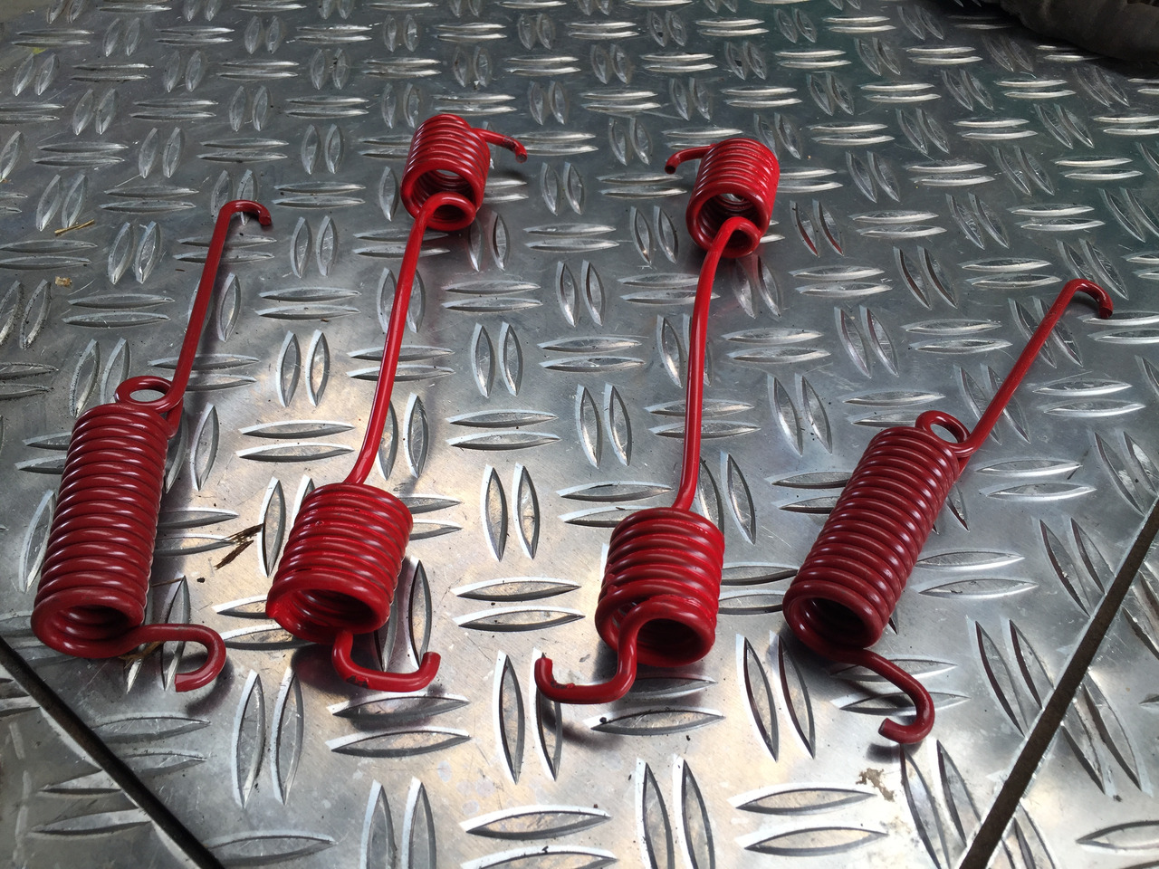 Neuwertige MAN L 2000 Zugfeder, Hinterachse Bremse , Artikel - Nr. : 81.97610 - 0224 - Подвеска для Грузовиков: фото 3 Neuwertige MAN L 2000 Zugfeder, Hinterachse Bremse , Artikel - Nr. : 81.97610 - 0224 - Подвеска для Грузовиков: фото 3